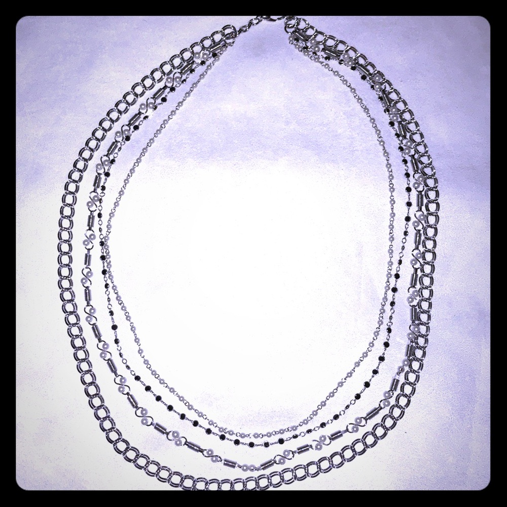 Long chain and faux pearl necklace.